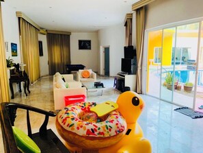 4-Bedroom House  | 4 bedrooms, rollaway beds, free WiFi