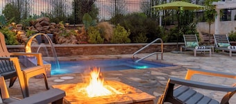 Getaway at the Highlands-Heated Pool/In ground Jacuzzi
