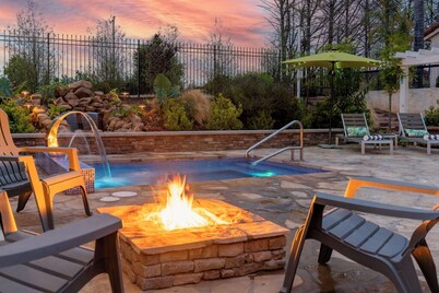 Getaway at the Highlands-Heated Pool/In ground Jacuzzi