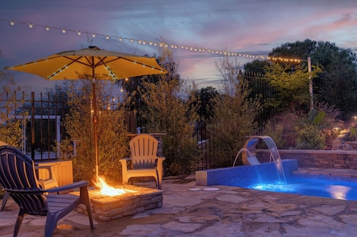 Getaway at the Highlands-Heated Pool/In ground Jacuzzi