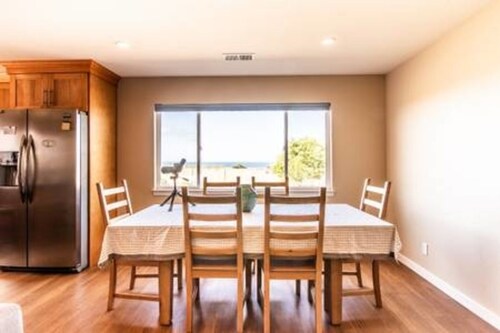 Ocean view guesthouse  just minutes from the beaches.