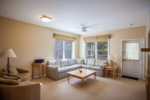 Presidential Condo, 2 Bedrooms, Non Smoking | Living area