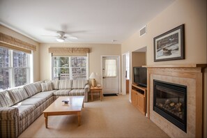 Presidential Condo, 2 Bedrooms, Non Smoking | Living area