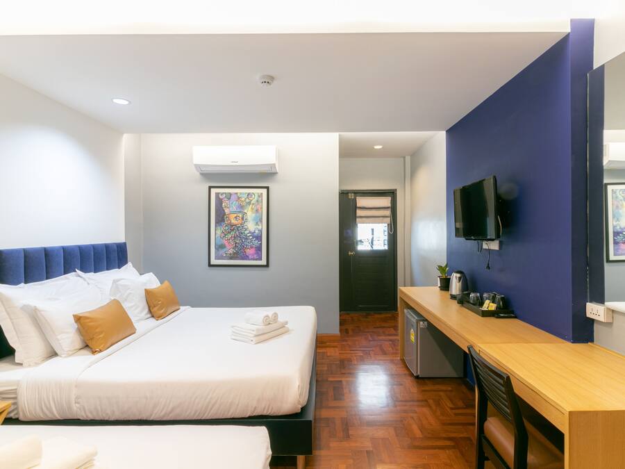 My Lady | Premium bedding, desk, WiFi (free), bed sheets