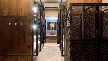 Premium bedding, desk, WiFi (free), bed sheets