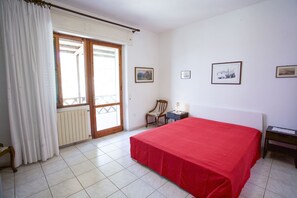 4 bedrooms, bed sheets