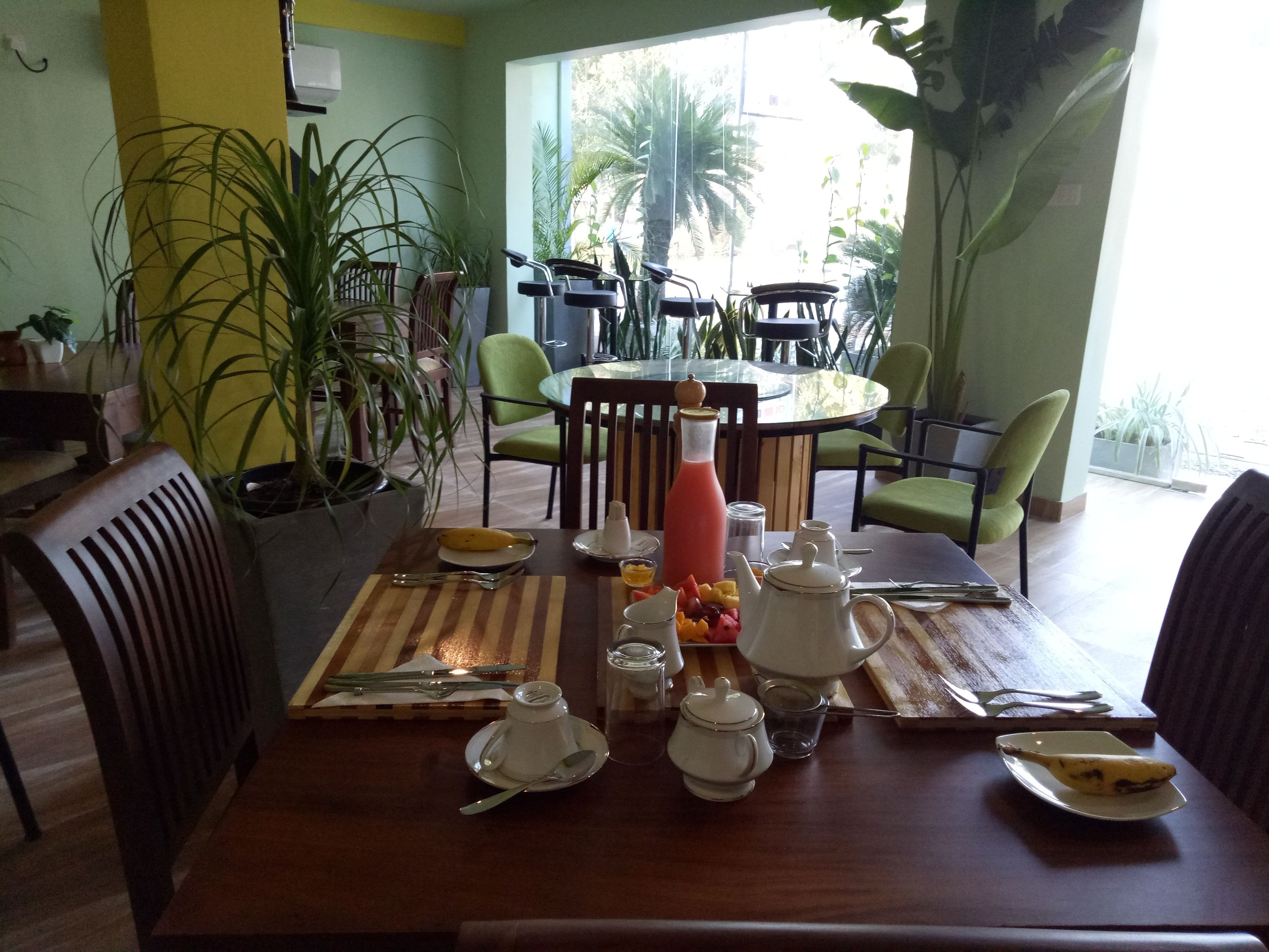 Café da manhã completo todos os dias (USD 3 por pessoa) 