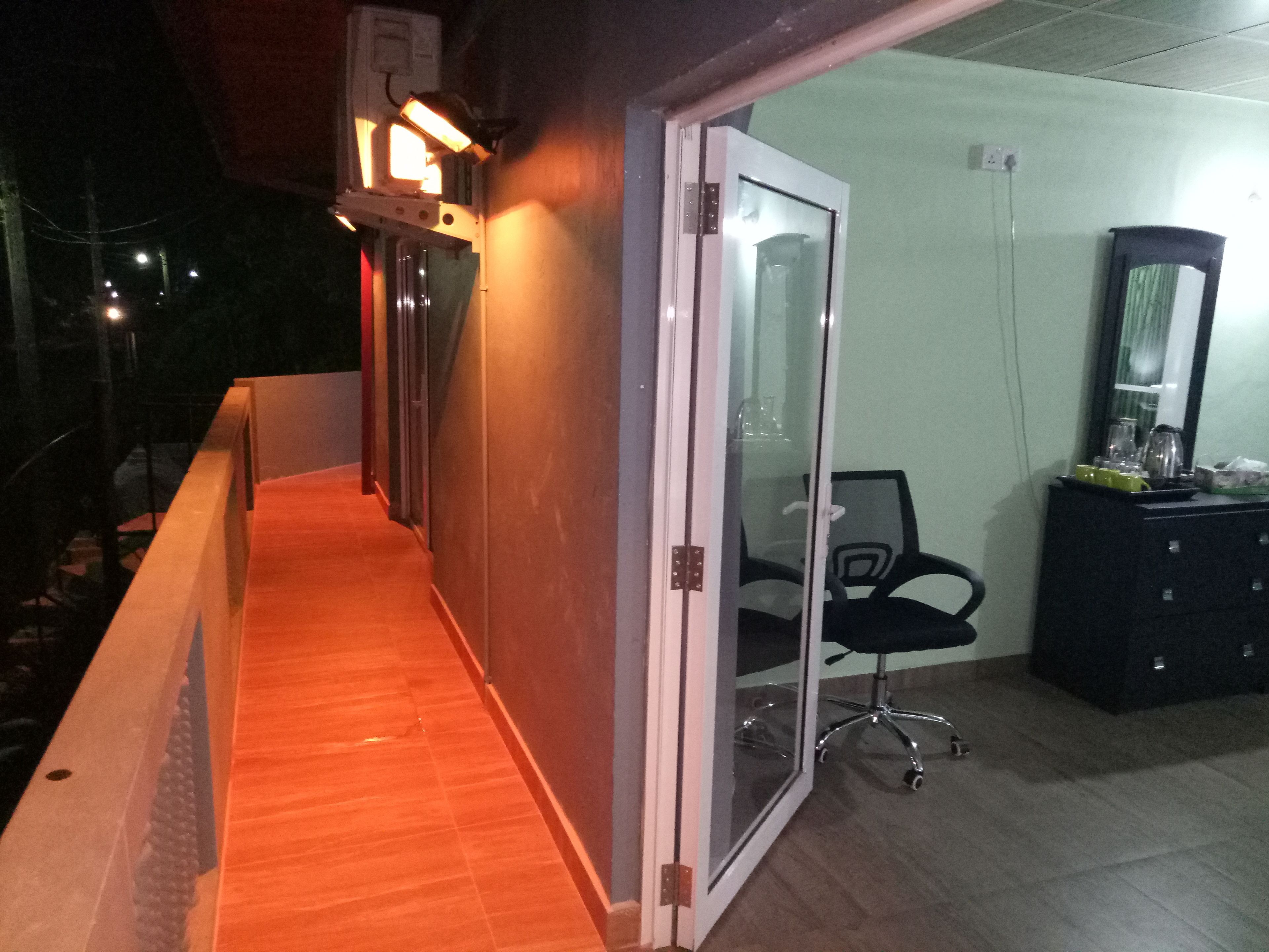 Green Triple Room | 1 bedroom, hypo-allergenic bedding, individually decorated, desk