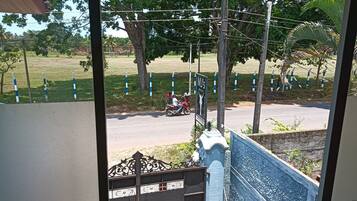 1 chambre, literie hypoallergénique, décoration personnalisée, bureau