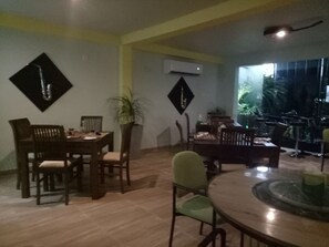 Café da manhã, almoço e jantar