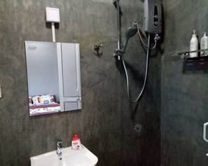 BLUE ROOM | Dusche im Bad