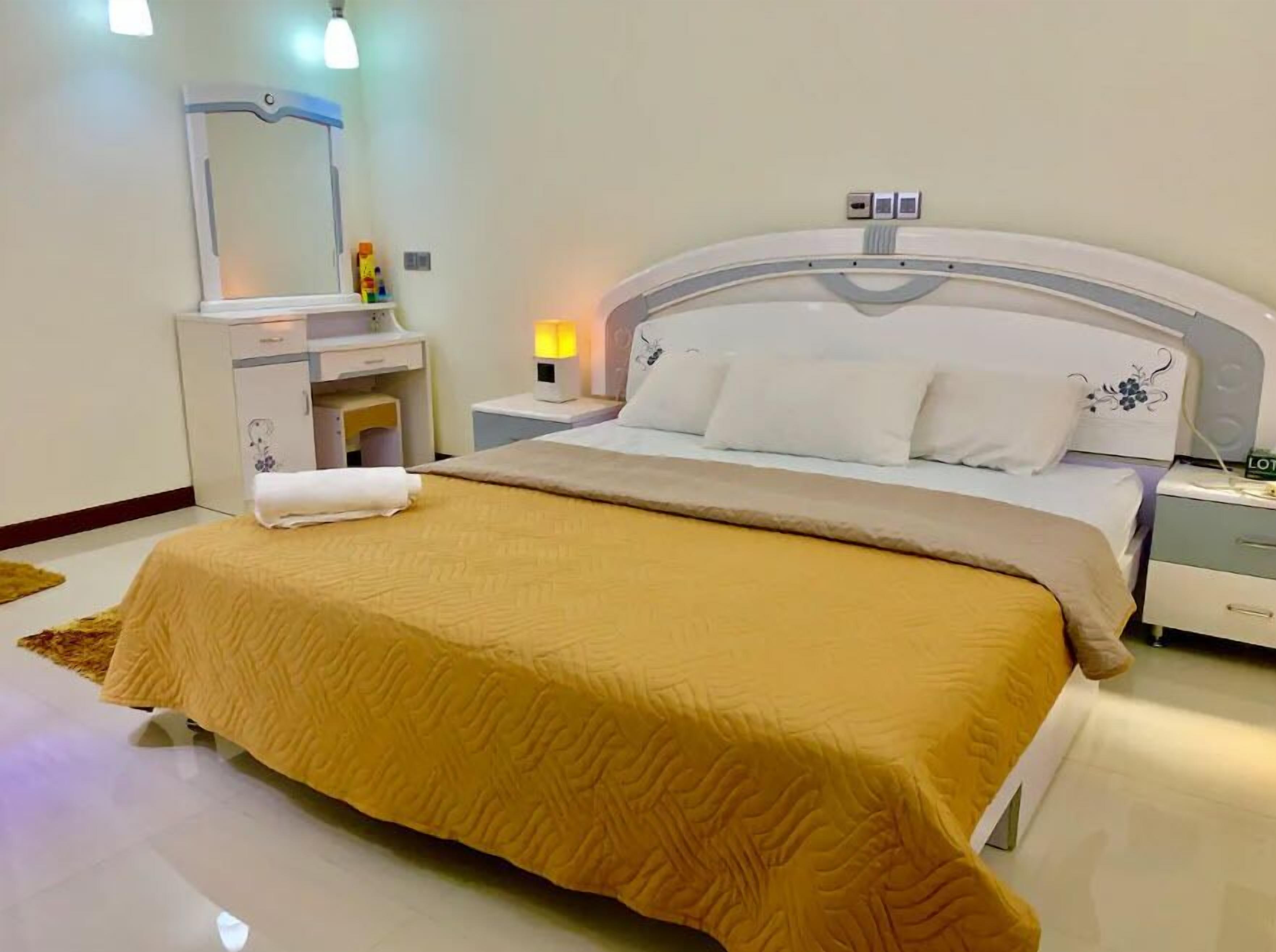 Suite de lujo, 1 cama de matrimonio grande, accesible para personas con discapacidad | Sábanas de algodón egipcio y ropa de cama de alta calidad