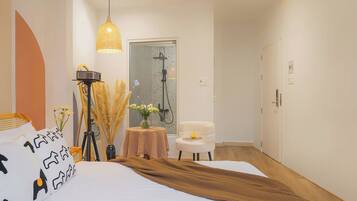 Habitación Deluxe doble | Mobiliario individual, escritorio, espacio para trabajar con un portátil