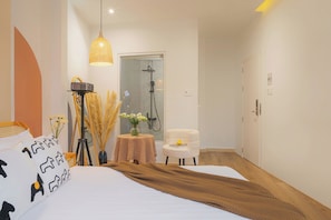 Deluxe-Doppelzimmer | Individuell eingerichtet, Schreibtisch, laptopgeeigneter Arbeitsplatz