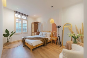 Deluxe-Doppelzimmer | Individuell eingerichtet, Schreibtisch, laptopgeeigneter Arbeitsplatz