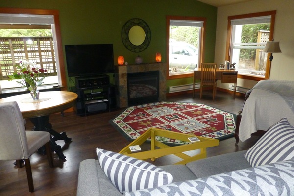 "The Bungalow", 700 SF studio for "TWO". Your alternative to a hotel? WOW!!