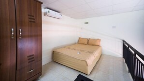 Studio | Bàn, truy cập Internet không dây miễn phí 