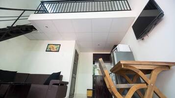 Studio | Een bureau, gratis wifi