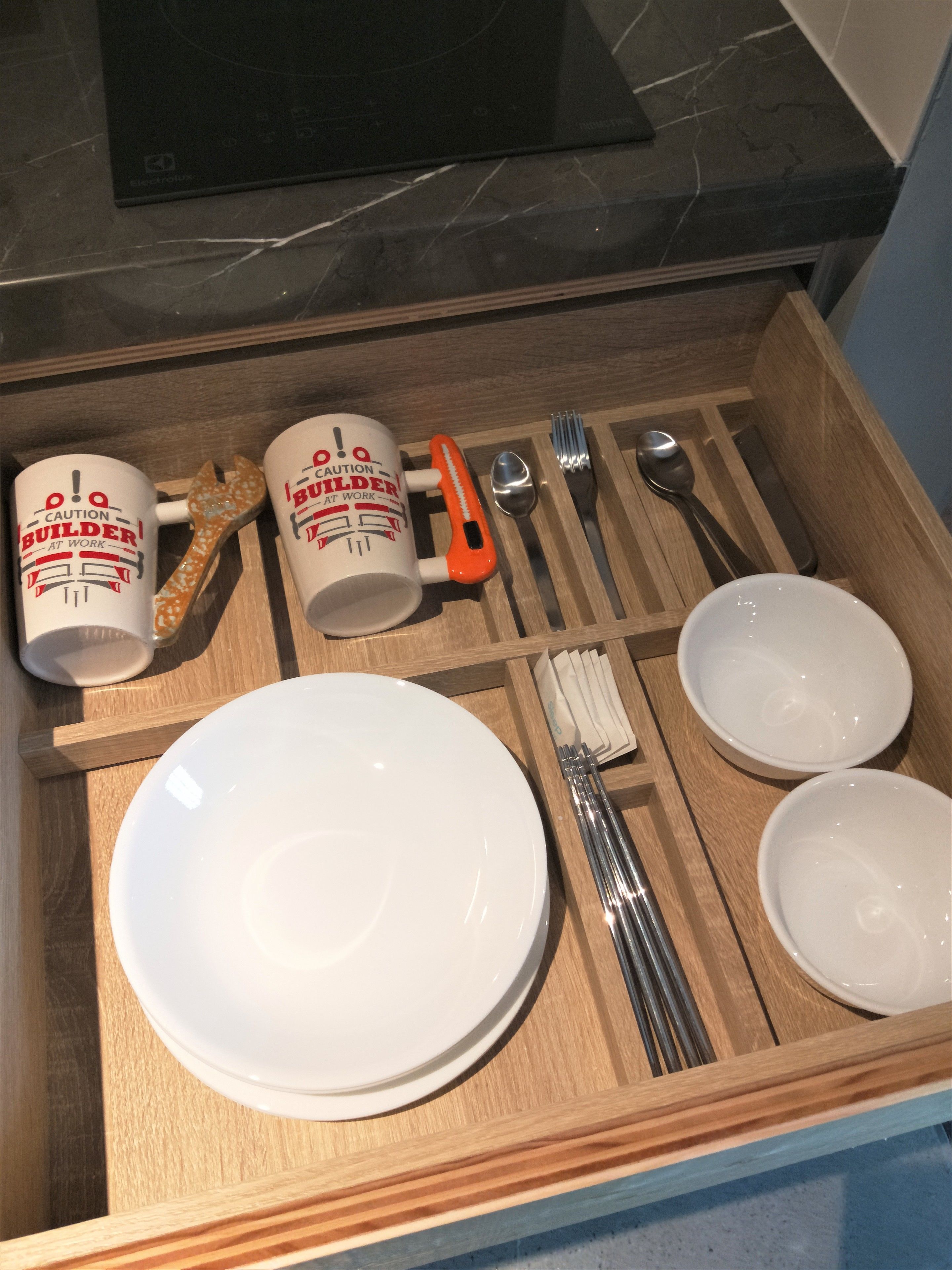 executive double room, 1 queen bed, non smoking | private kitchen | electric kettle