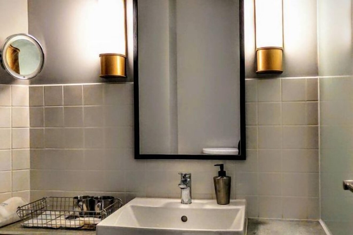 Bathroom | Hair dryer, slippers, towels, shampoo