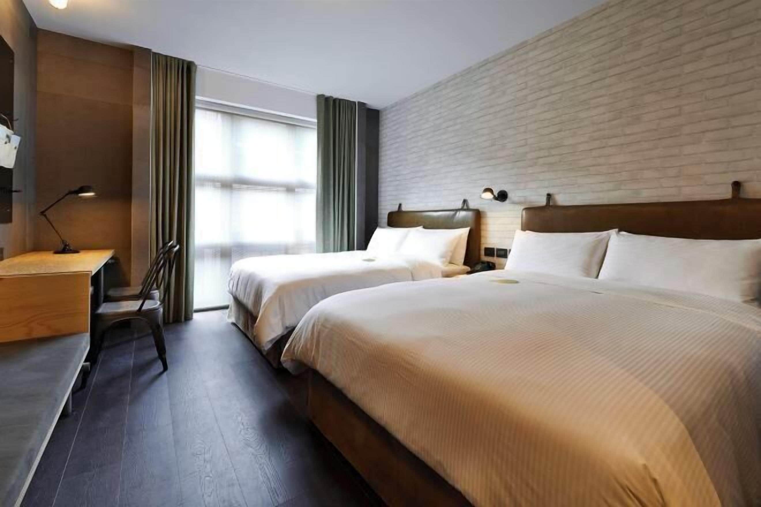 Couette en duvet d'oie, matelas mémoire de forme, minibar