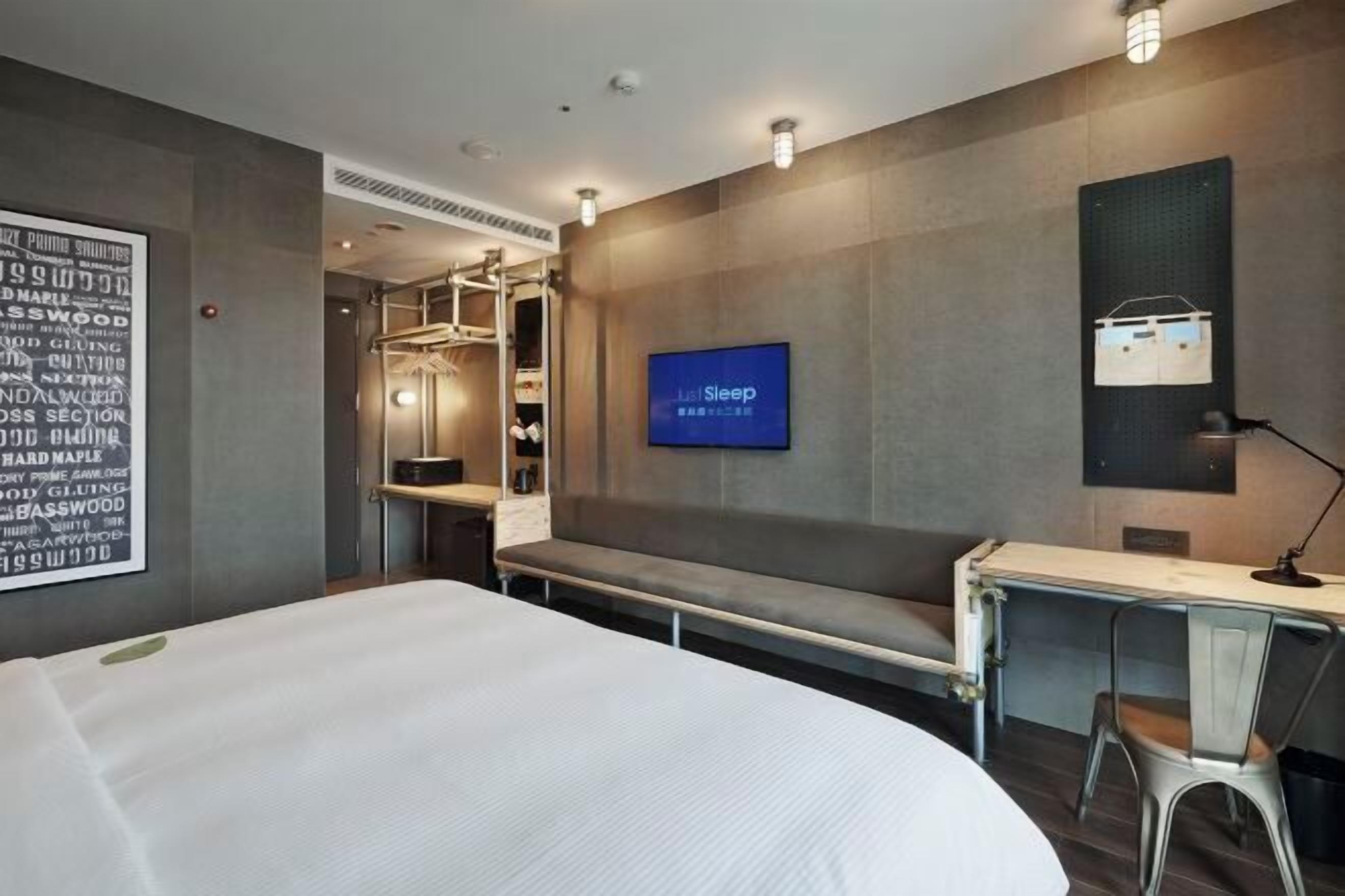 Couette en duvet d'oie, matelas mémoire de forme, minibar