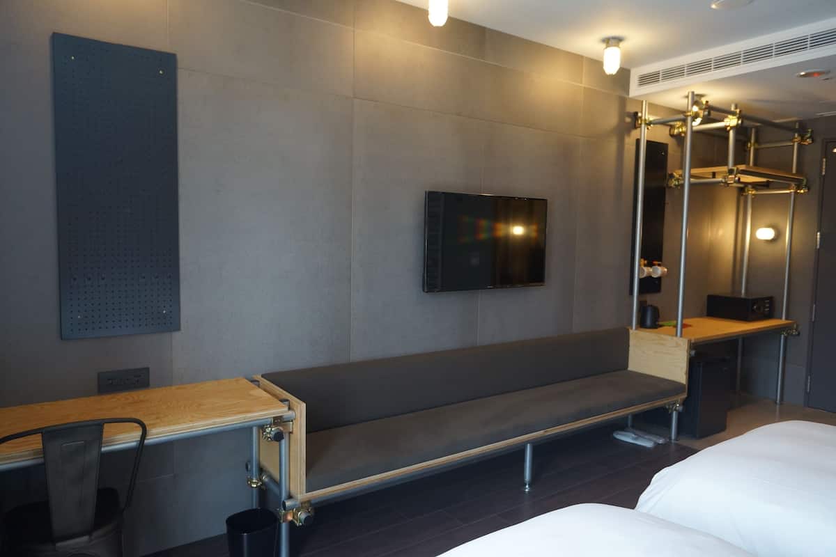 Kamar Twin Deluks, 2 Tempat Tidur Twin, Bebas Asap Rokok | Selimut bulu angsa, busa memori, minibar, dan brankas