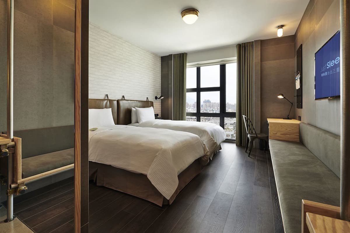 Down comforters, memory foam beds, minibar, in-room safe