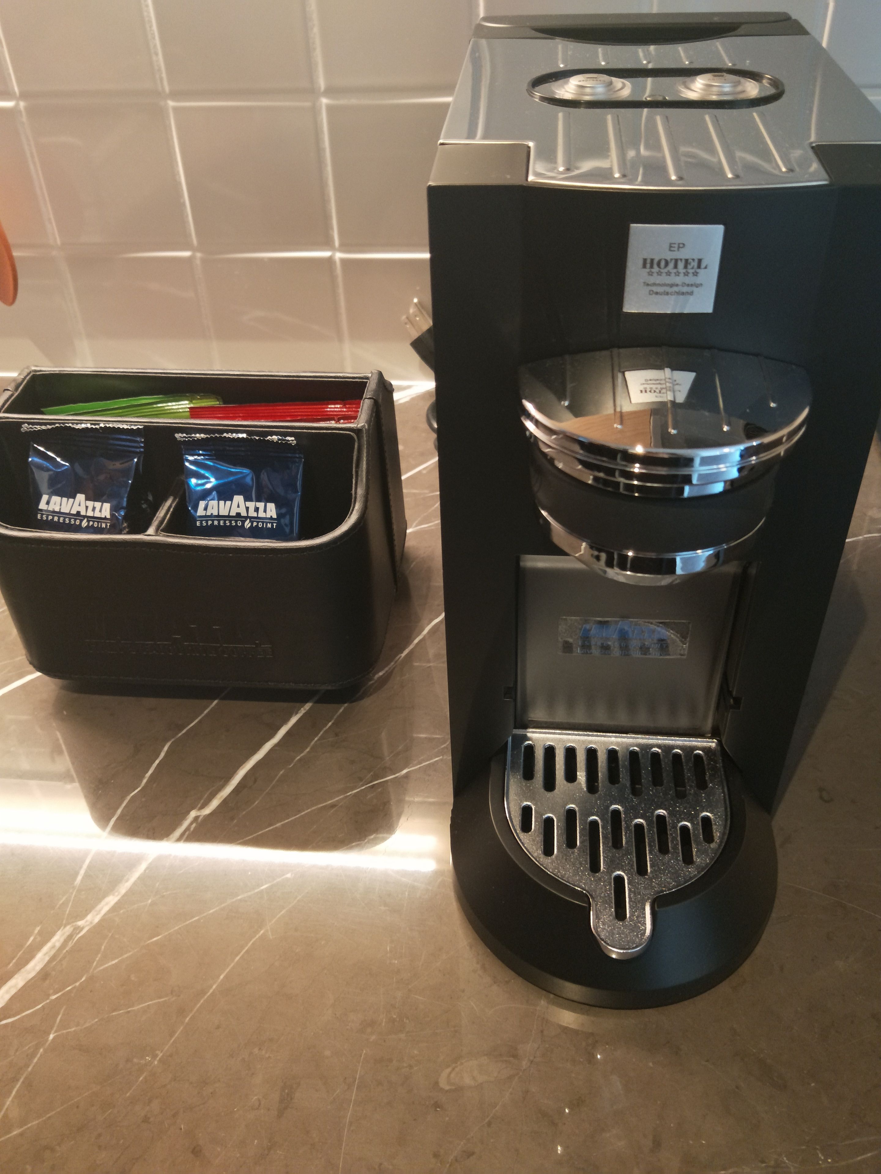 executive double room, 1 queen bed, non smoking | private kitchen | electric kettle