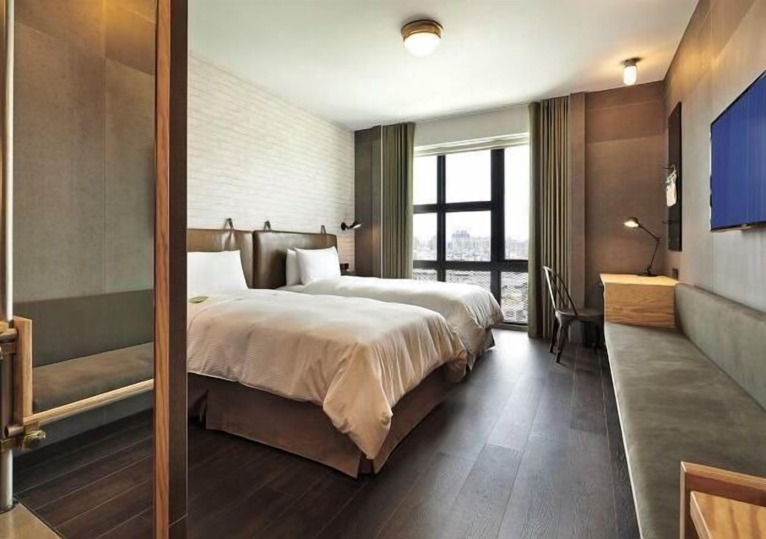 Couette en duvet d'oie, matelas mémoire de forme, minibar