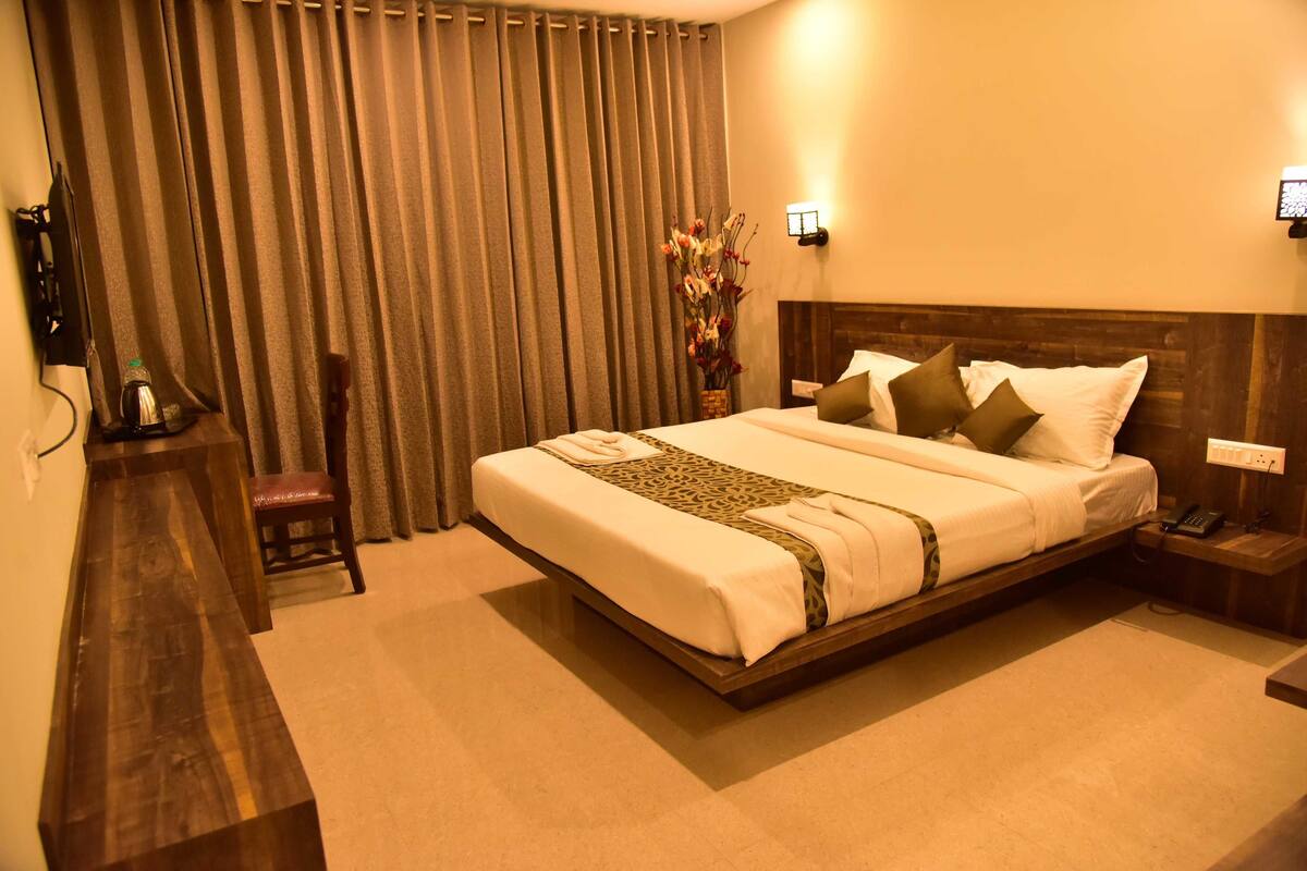 18 bedrooms, hypo-allergenic bedding, individually decorated