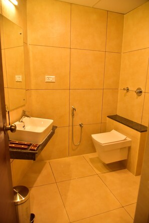 Royal Room, 1 King Bed, Accessible, City View | Bathroom | Shower, towels - Le Oak Inn (Mysore)