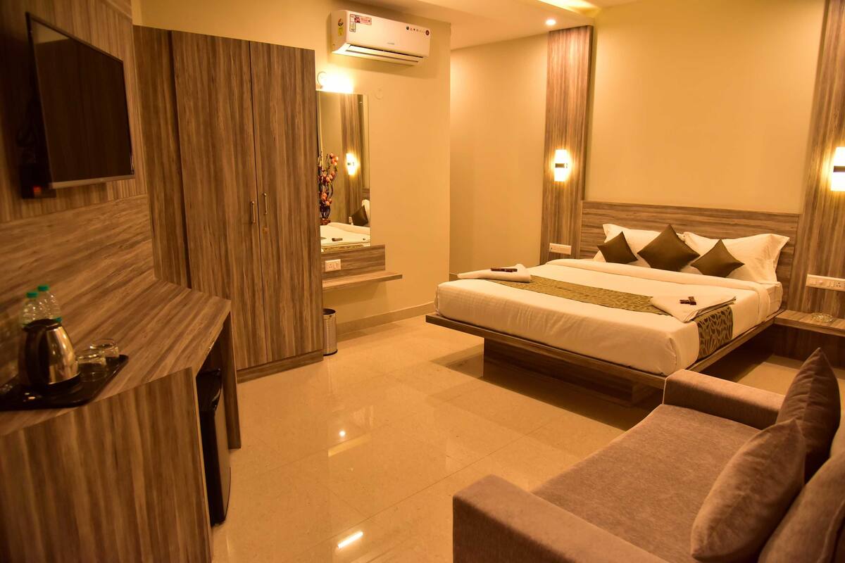 Royal Room, 1 King Bed, Accessible, City View | 18 bedrooms, hypo-allergenic bedding, individually decorated