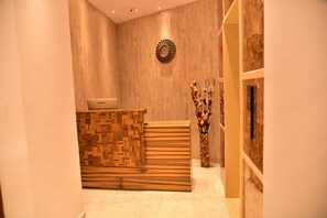 Interior - Le Oak Inn (Mysore)