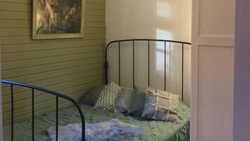 2 sovrum, strykjÀrn/strykbrÀda, wi-fi och sÀngklÀder