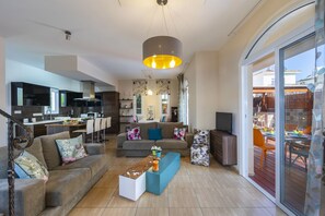 Villa | Área de sala de estar | Televisión de pantalla plana 