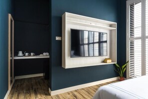 Hochwertige Bettwaren, Minibar, individuell dekoriert