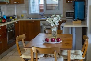 Villa | In-room dining - Protaras Villa Knossos (Paralimni)