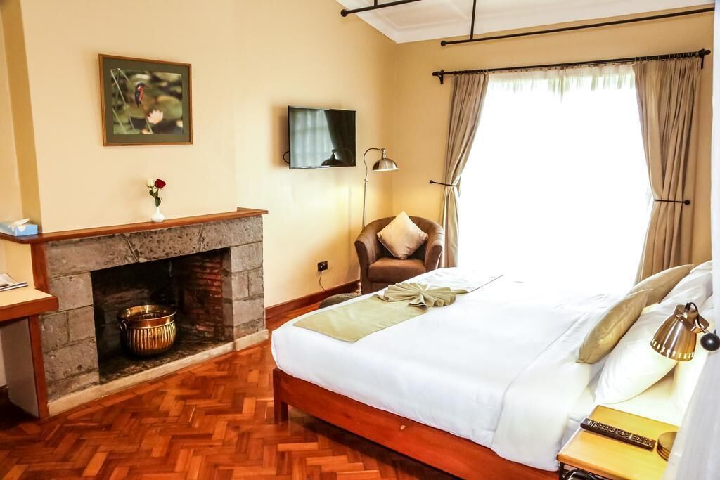 deluxe double room, patio (pilot wing) | egyptian cotton sheets, premium bedding, in-room safe, desk