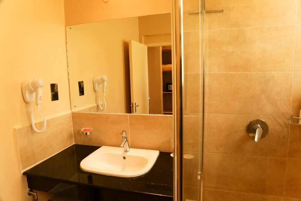 superior room (captain wing) | bathroom sink