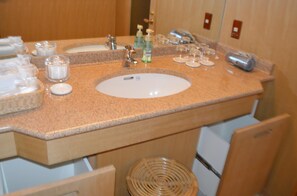 Combined shower/tub, deep soaking tub, free toiletries, slippers