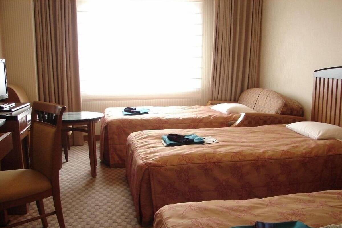 WiFi (free), bed sheets