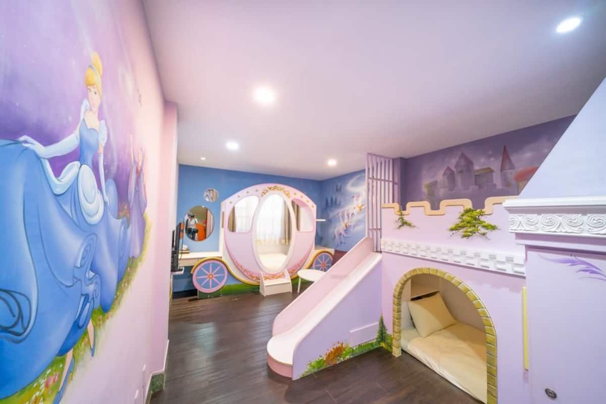 Quadruple Room Must to Check in Before 5 PM | Individually decorated, individually furnished, desk, free WiFi