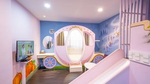 Quadruple Room Must to Check in Before 5 PM | Desk, WiFi (free), individually decorated, individually furnished - Fairytale House (Tainan)