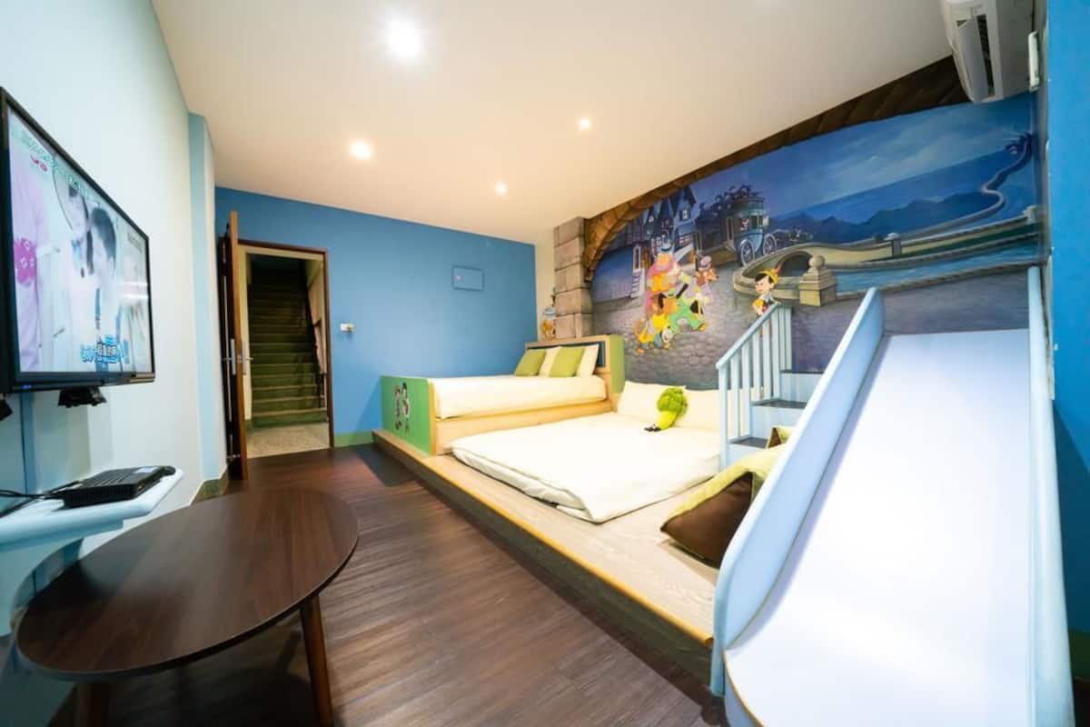 Family Room Must to Check in Before 5 PM | Individually decorated, individually furnished, desk, free WiFi