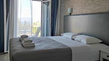 Chambre Double Confort | Minibar, fer et planche à repasser, Wi-Fi gratuit, draps fournis
