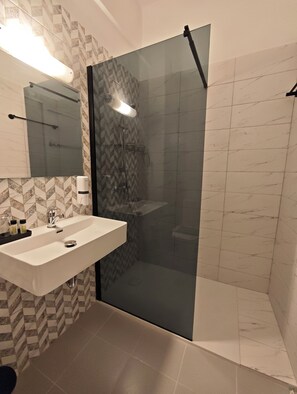 Minibar, iron/ironing board, free WiFi, bed sheets - Hotel Tina (Corfu)