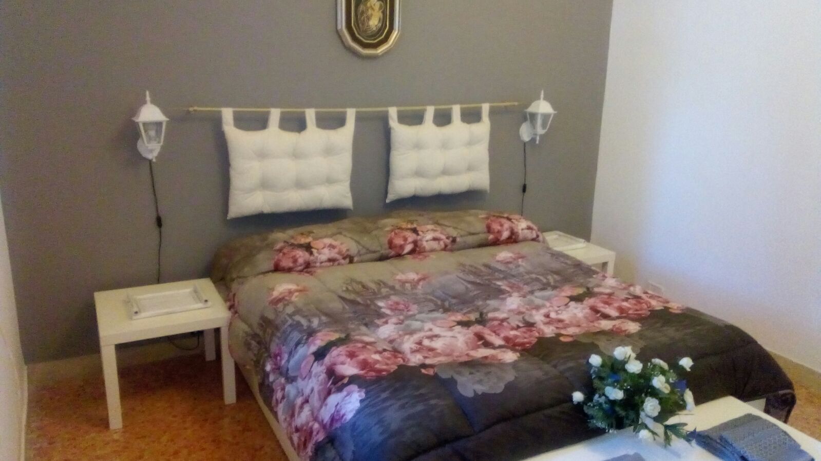 Villa on the strait, beautiful villa bordering the beach facing the sea