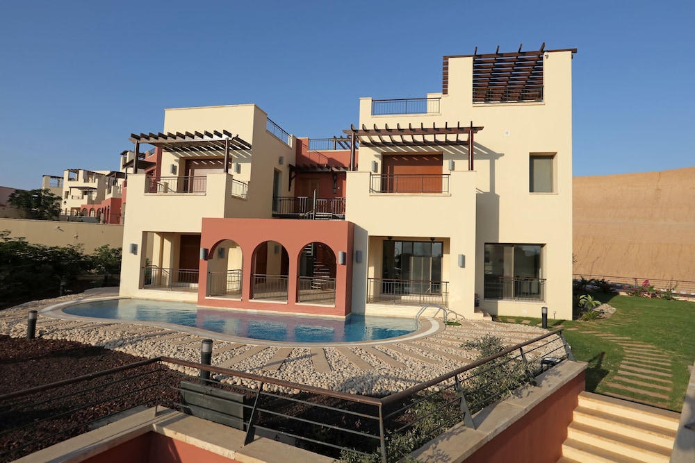 Mövenpick Tala Bay by null