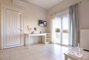 Studio, hageutsikt | Oppholdsområde | Smart-TV